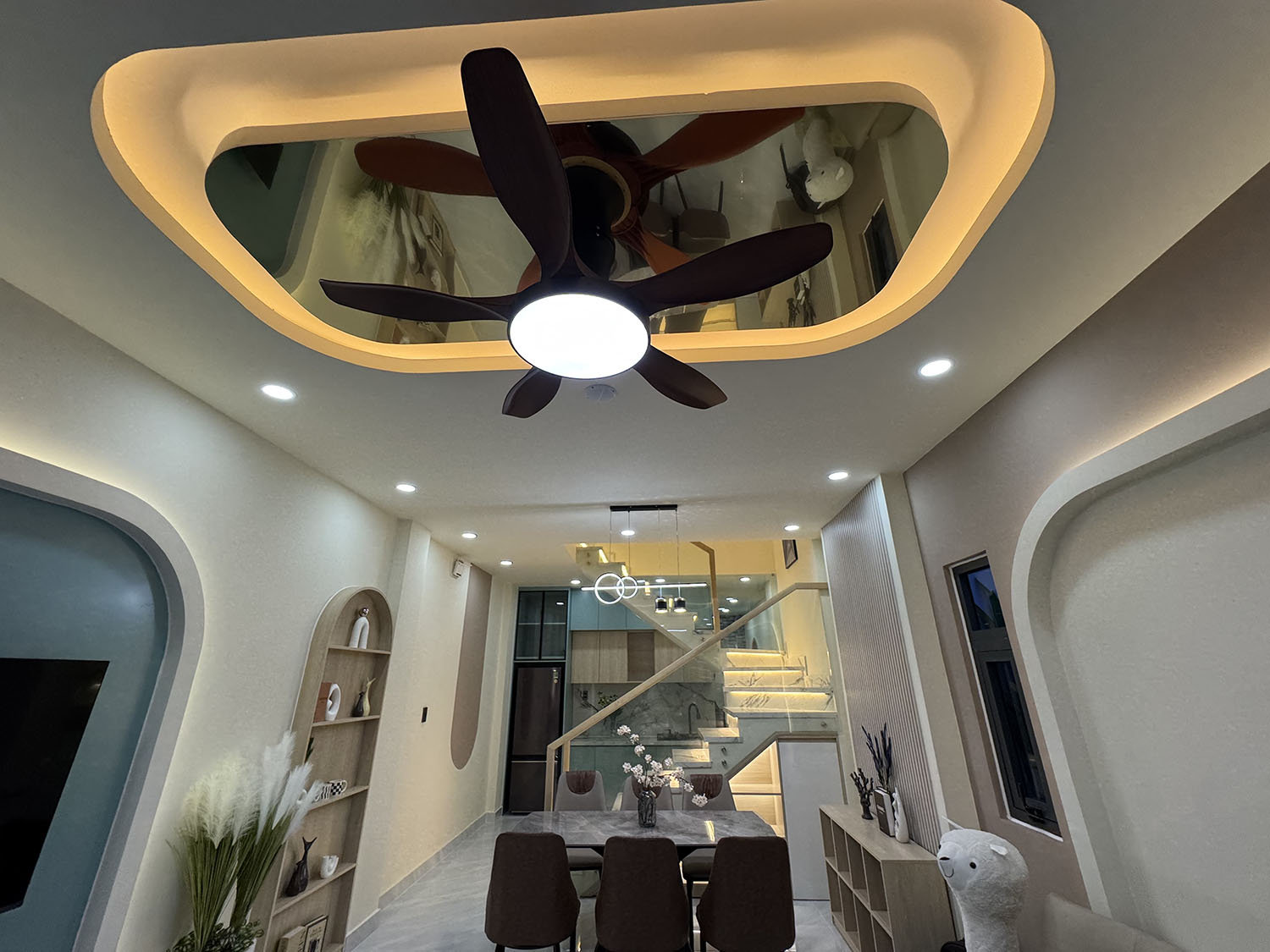 Tuyệt phẩm nhà phố 2 lầu (3,9m nở hậu 5,5m x 11m) full nội thất cao cấp khu VIP Thích Quảng Đức